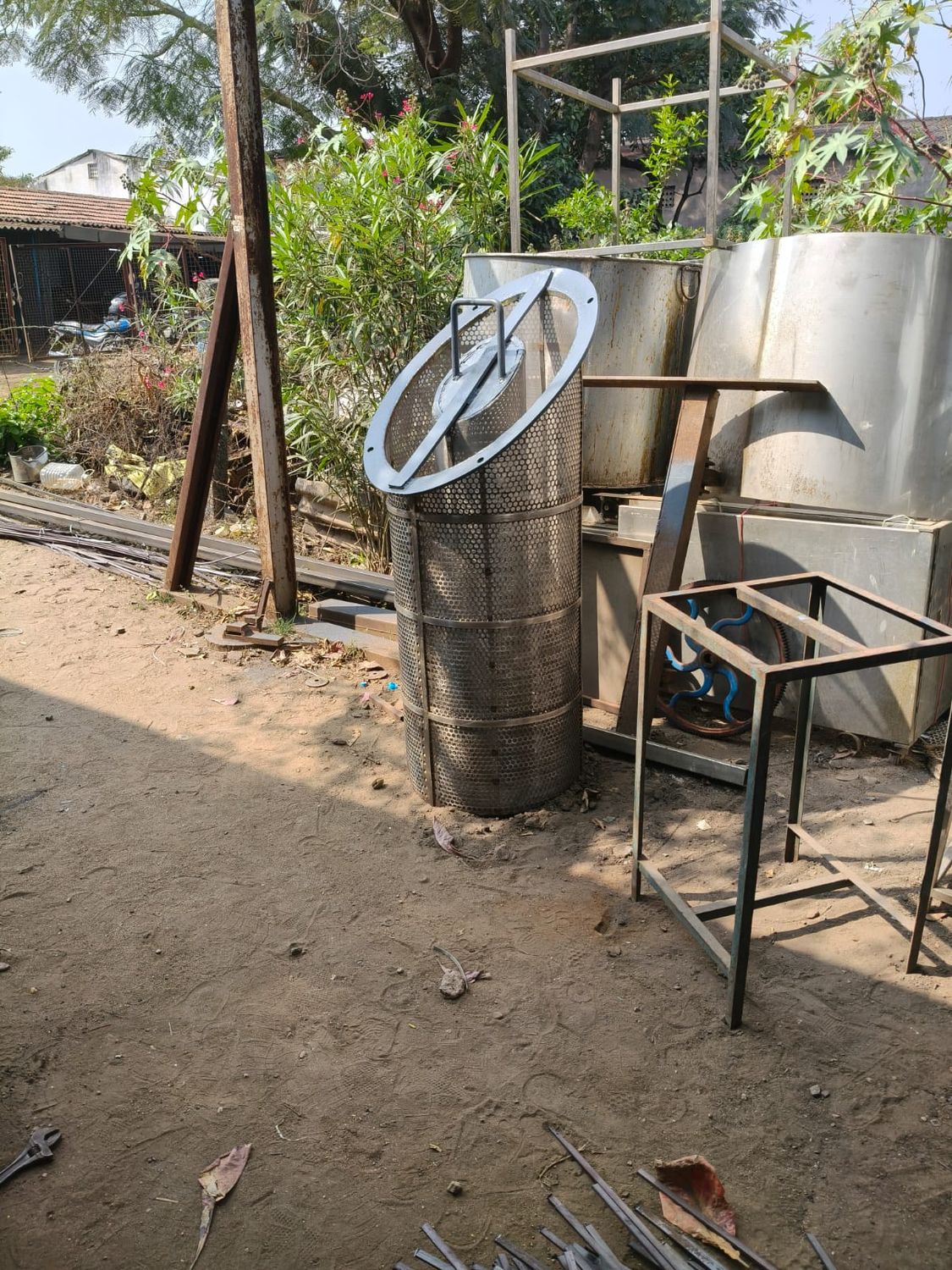 Insulated Tank with Manhole — Leader