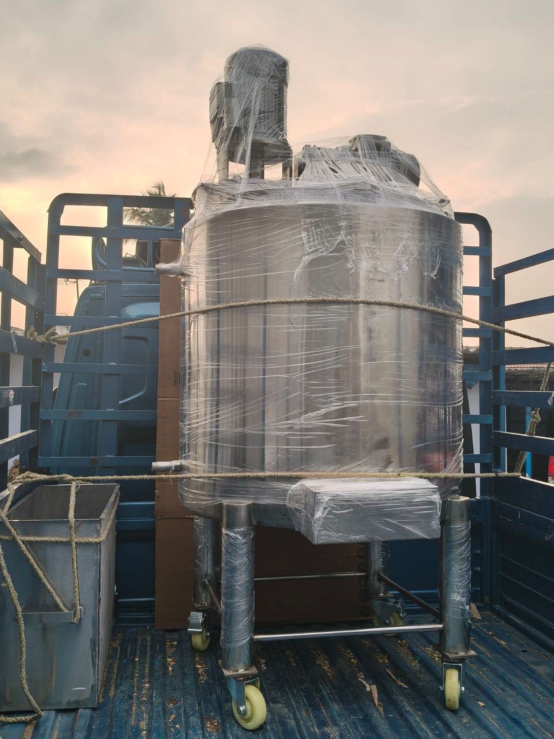 Mobile Mixing Tank (Trolley-Mounted) — Leader workshop